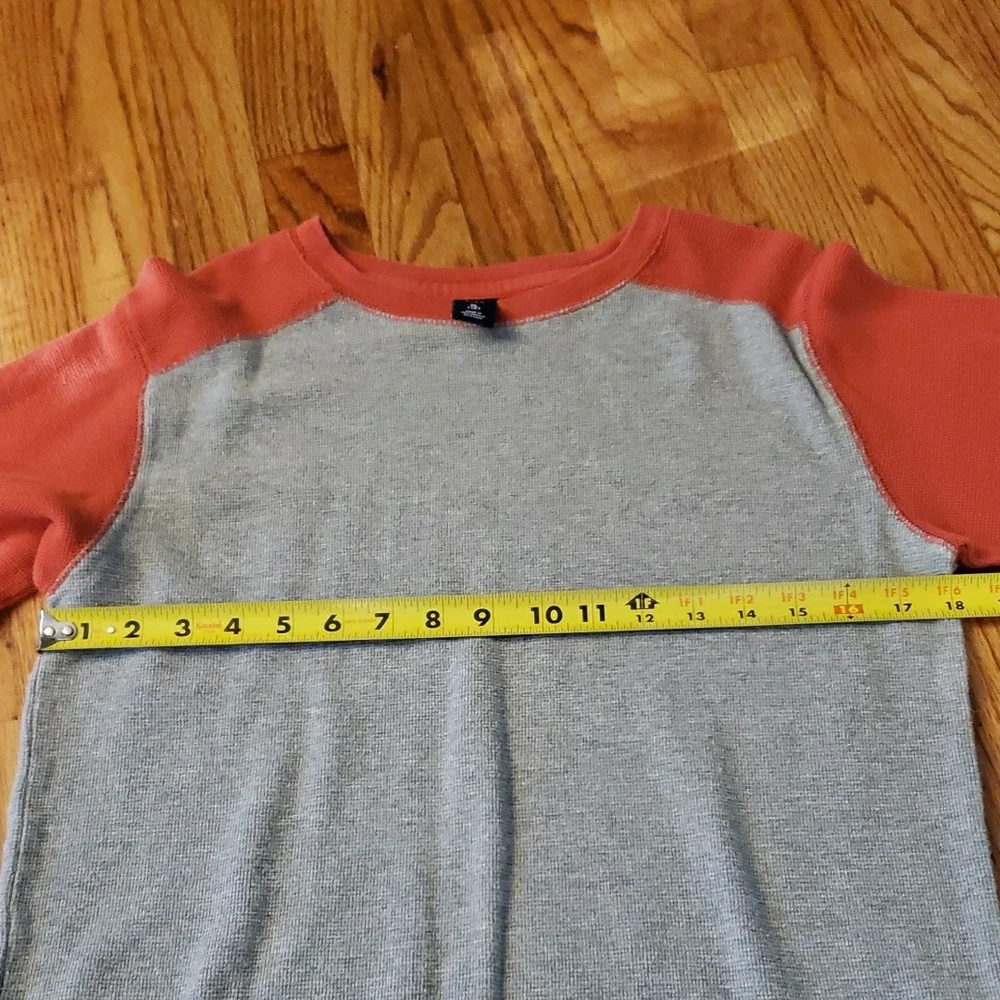GAP Kids Long Sleeve Waffle Tee - Gray & Orange Size: XL (12)